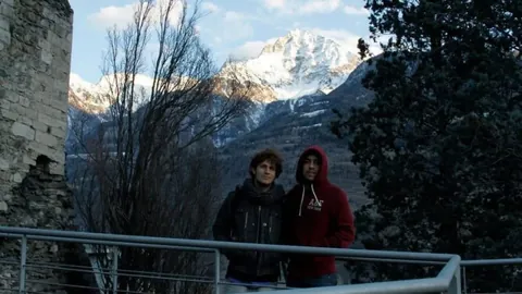 《《绝地潜兵2》全新升级！揭秘5.0.2补丁带来的神秘任务与“游骑兵”精英挑战，战火再燃“机密团”战争债券大揭秘！》